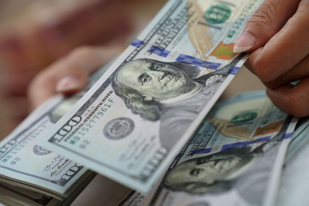 International buyers cling to the dollar index