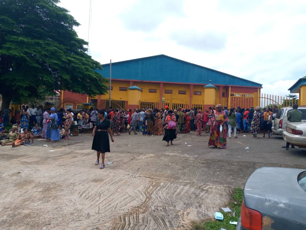 Angry Anambra Flood Victims Berate Palliatives Distribution Process, Describe it as Scam