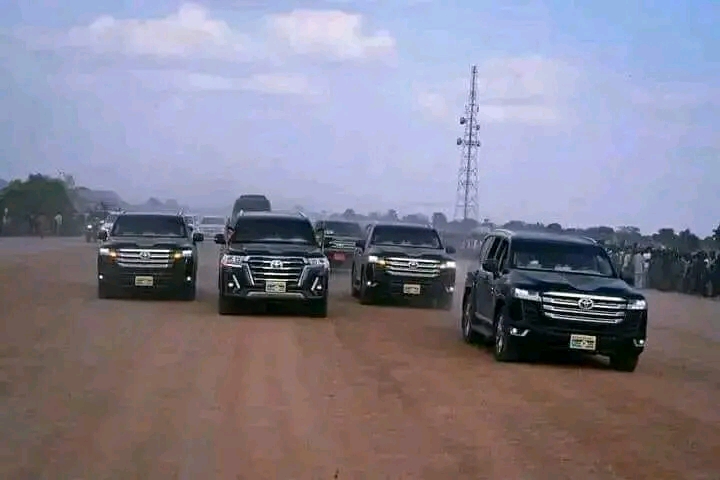 Nigeria: Where Cars Outshine the Roads in a Dance of Contrasts
