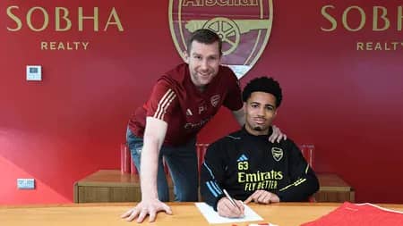 Ethan Chidebere Nwaneri signs his first professional contract with Arsenal