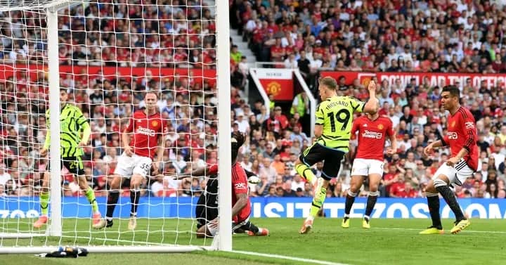 Premier League: Arsenal mounts pressure on City after defeating Manchester United.