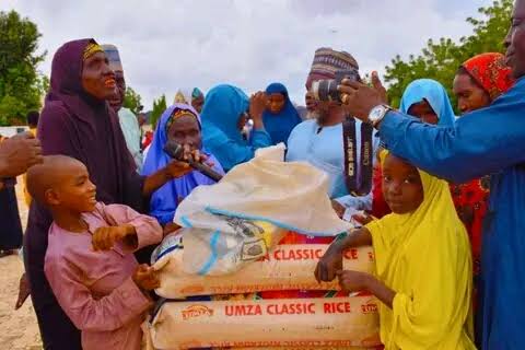 FG distributes 21,000 bags of rice, maize, and millet to Yobe residents