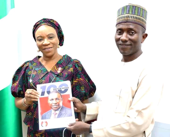 Trouble for party goers as SERVICOM fuels EFCC to arrest those spraying money 