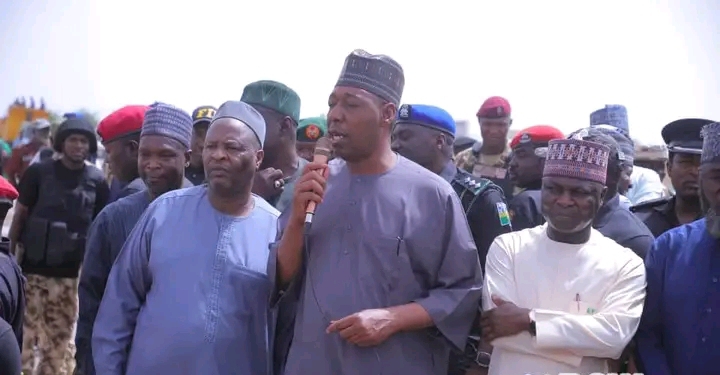 Governor Zulum distributes FG-donated grains to 10,000 People in Pulka, Gwoza