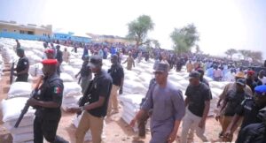Governor Zulum distributes FG-donated grains to 10,000 People in Pulka, Gwoza