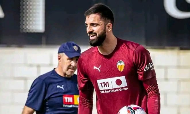 Liverpool complete first summer signing 