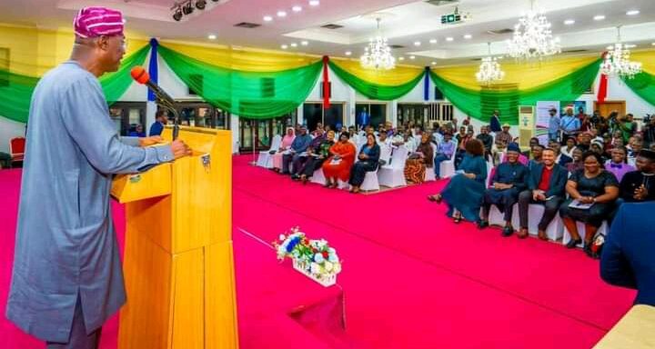 Lagos Governor Urges Nigerian Youth To Shun Peer Pressure 