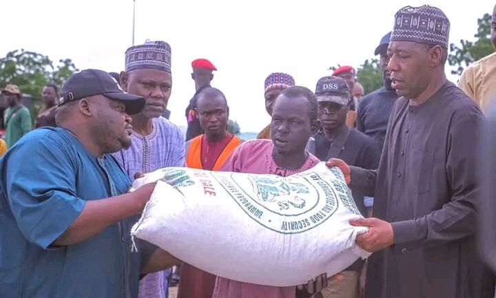 Borno State Governor Zulum Oversees Federal Food Relief Distribution to Over 10,000 Families in Mafa