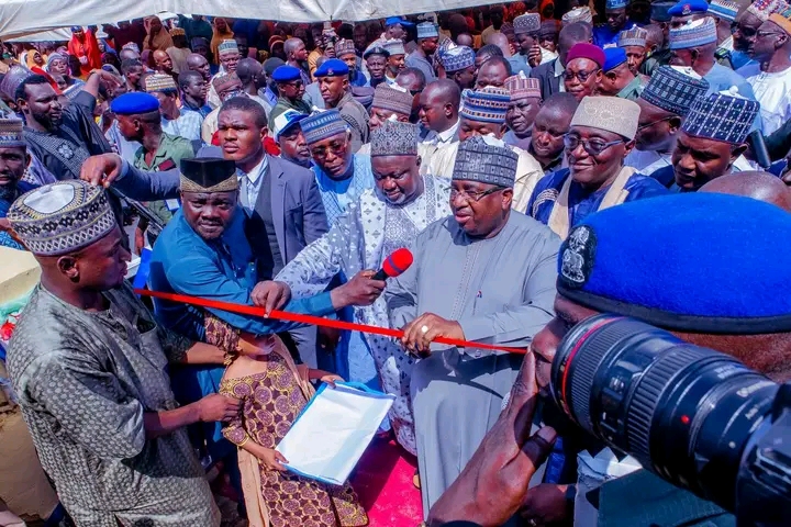 Kebbi State Government Transfers N300 Million GSM Plaza to Youth Handset Dealers