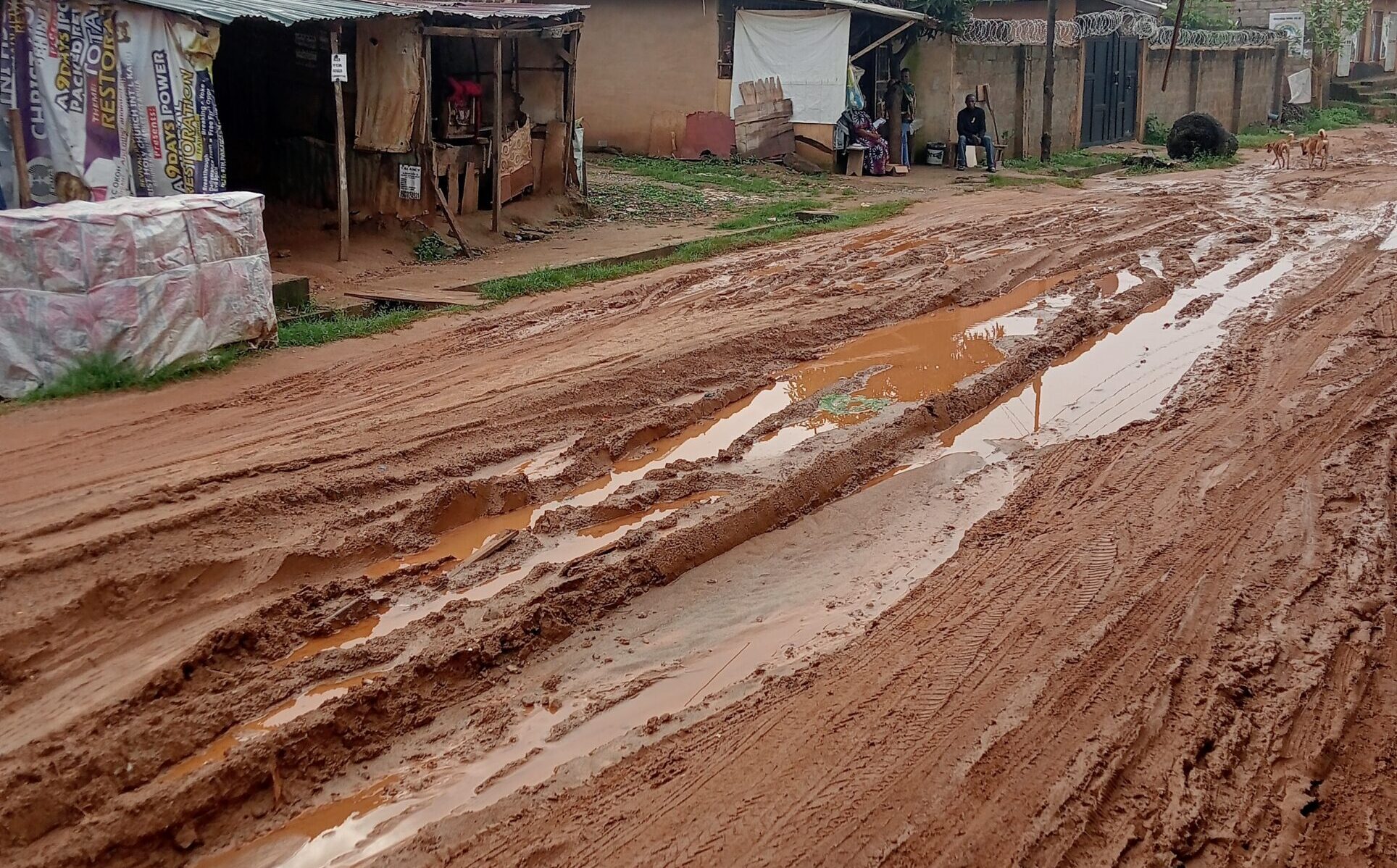 Photospeak: Jikwoyi Phase 1 Road Becomes Death Trap Due to Rains