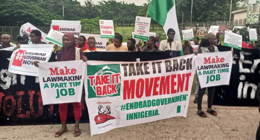 Protests disrupt commute as police and protesters block key roads in Abuja