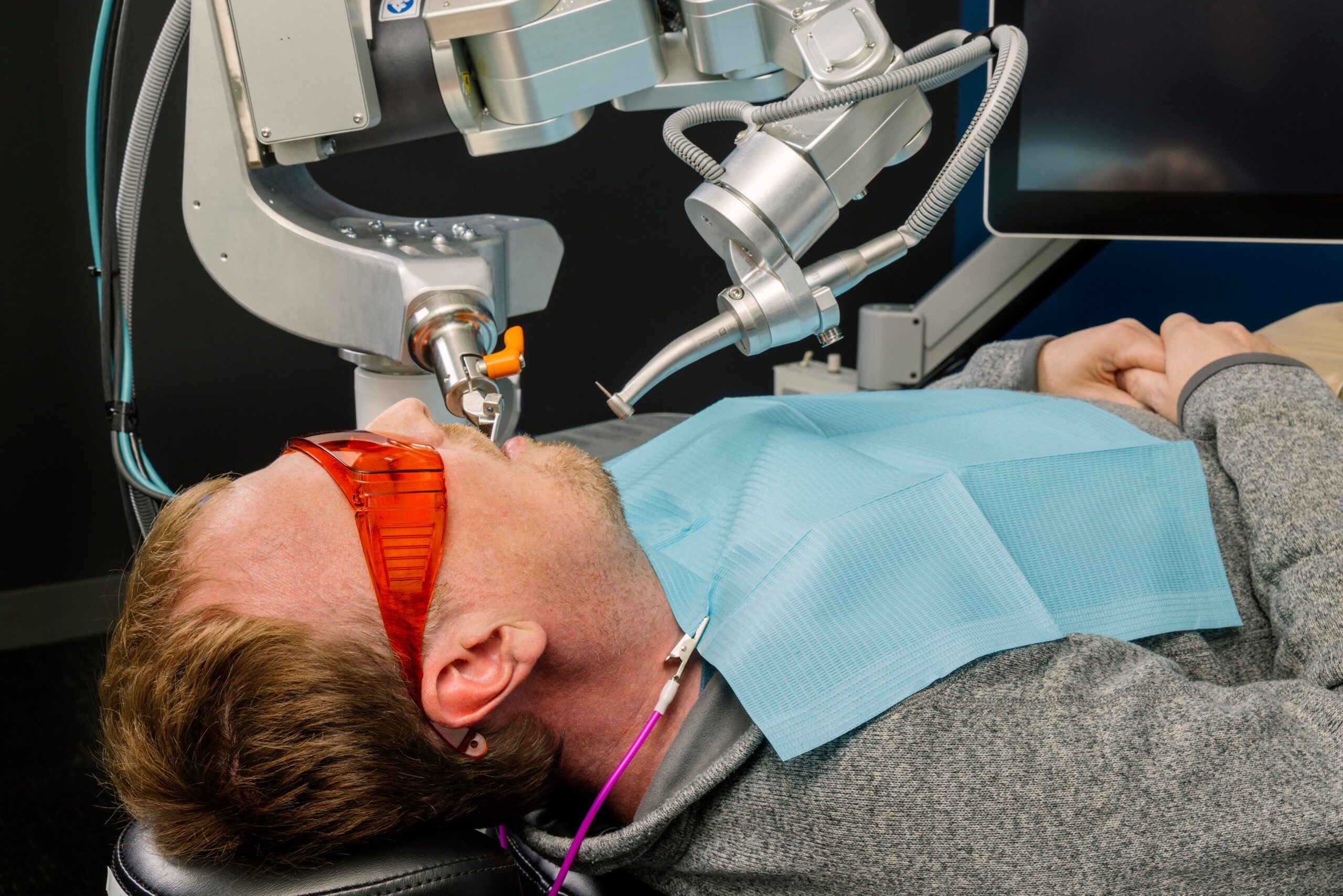 Robot Carries Out First Dental Surgery