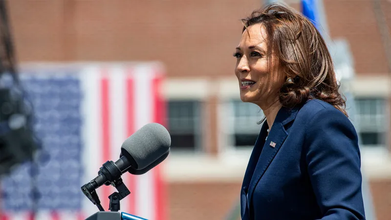 Kamala Harris: papier-mache coronation