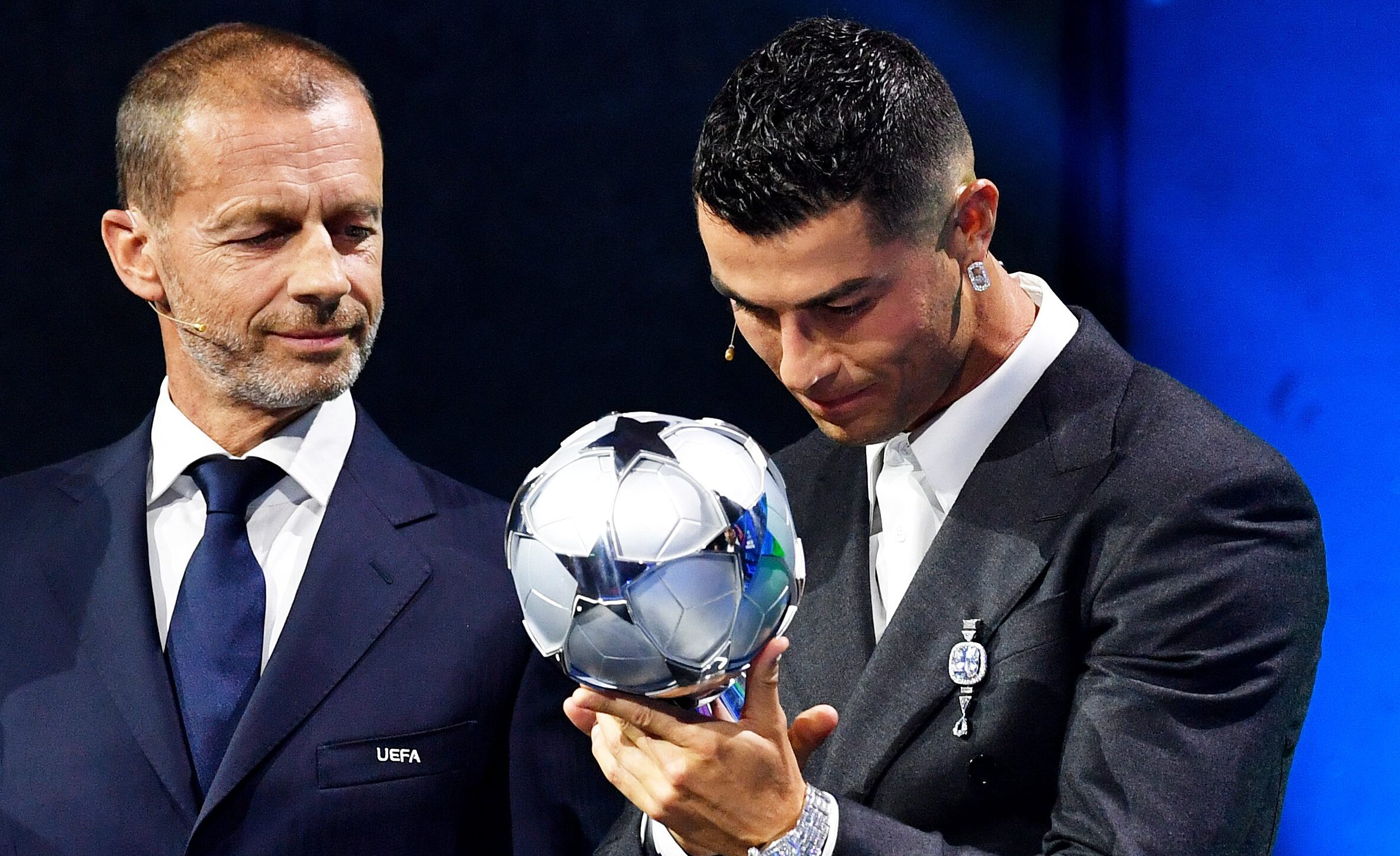Real Madrid celebrates Ronaldo following his 900 career goals