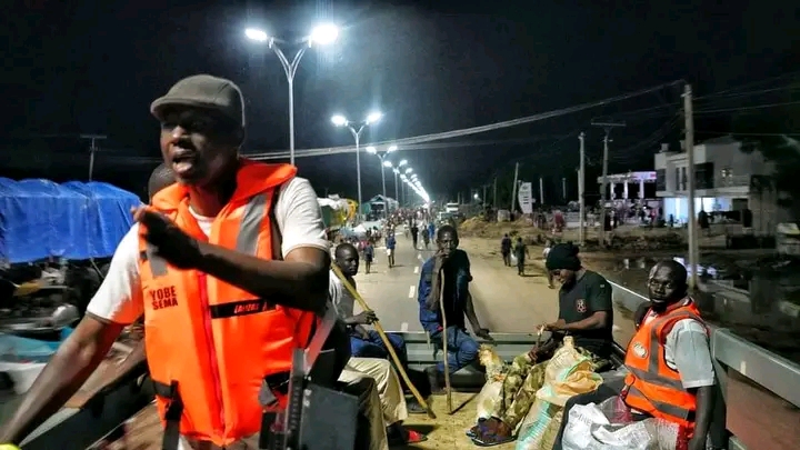 Nigerian Army Assists Hundreds Displaced by Floods in Maiduguri as Tinubu Commends Their Efforts