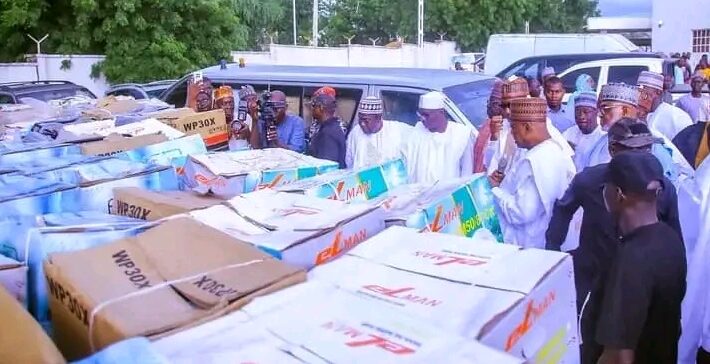 Ministry of Agriculture Donates over 200 trailers of Foodstuffs and Water Pumps to  Maiduguri Flood Victims