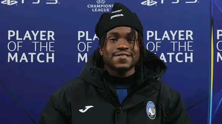 Lookman Posing With His Man of the Match Accolade