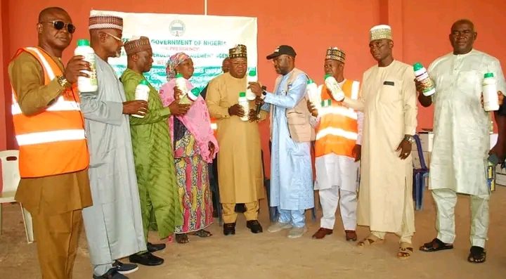 FG Delivers 22,528 Liters of Liquid Fertilizer to Taraba Farmers Hit by Floods, Conflicts