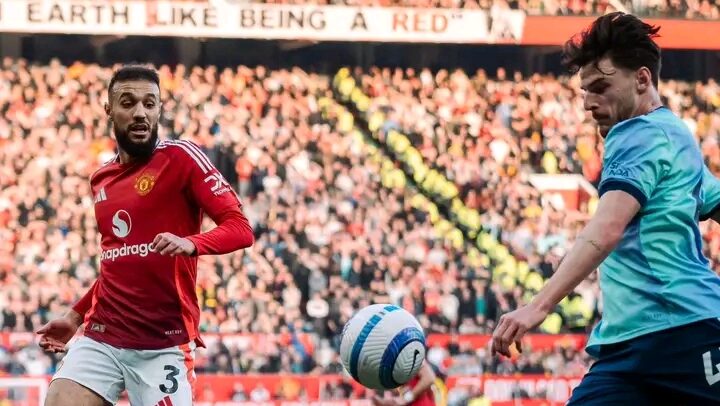 Man United and Arsenal Battle Fiercely to a Hard-Fought Draw