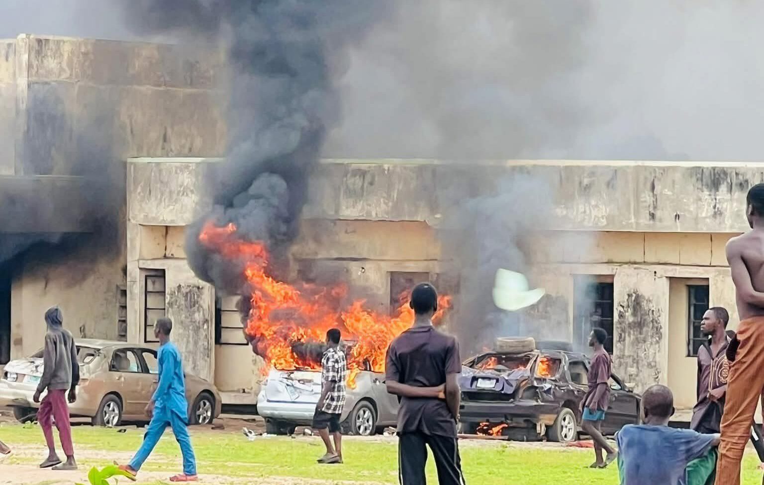 Youths Protest Insecurity in Kwara, Burn Down NDLEA Office, Vandalise Emir’s Palace