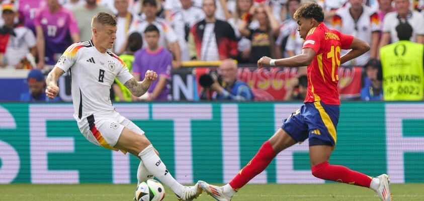 Kroos Crowns Yamal