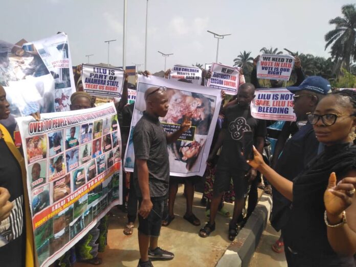 Anambra Community where gunmen murdered Priest’s wife, Children, besiege Soludo’s office over massacre of Kinsmen