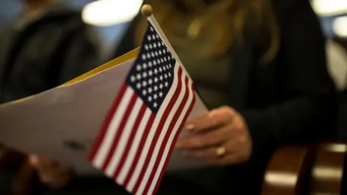 US Says Temporary Visa Holders Must Apply for Green Cards From Home Countries