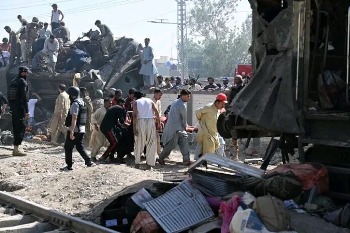 20 Killed, Over 50 Injured as Bomb Blast Hits Train in Pakistan’s Quetta