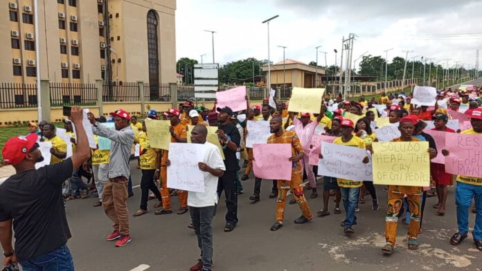 APGA Members Protest Alleged Manipulation of Oyi Constituency Primary in Anambra