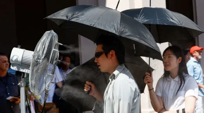 18 dead in France as extreme heat scorches Europe