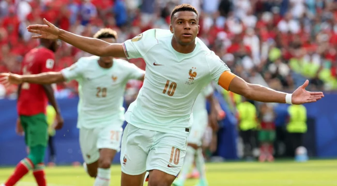 France Beat Morocco 2-0 to Reach World Cup Semi-finals
