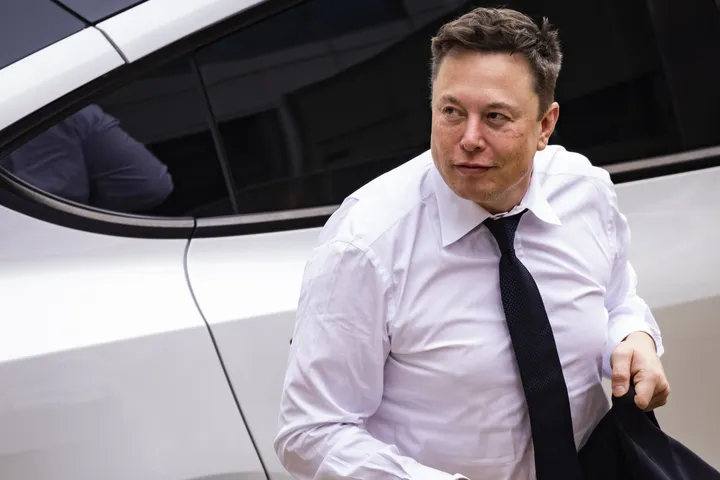 Elon Musk Says ‘Play Video Games or Be Dumb’